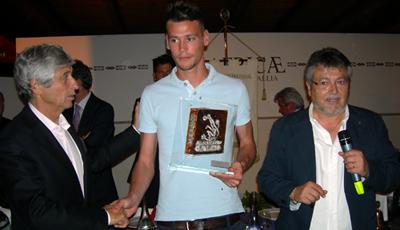 A DENIS PESARESI IL PREMIO CALCIOMARCHE 2011 - ALMANACCO D'ARGENTO