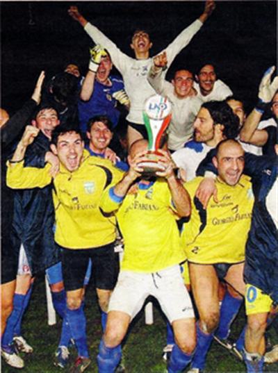 LA FERMANA BRINDA IN COPPA