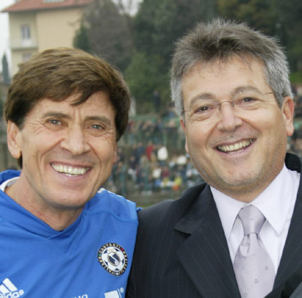 SENIGALLIA: NAZIONALE ITALIANA CANTANTI vs CAMPIONI PER LA RICERCA